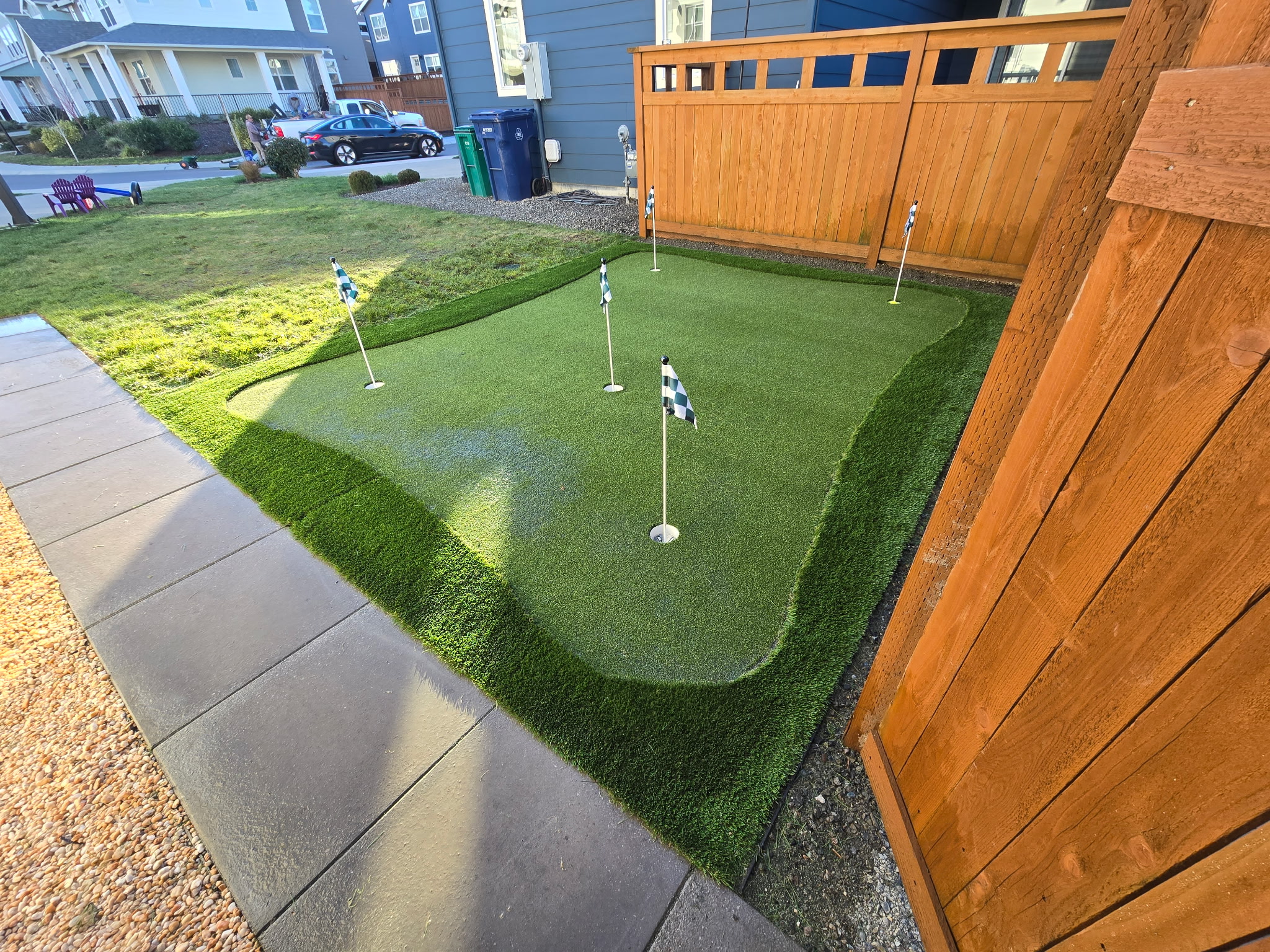 Custom golf putting green